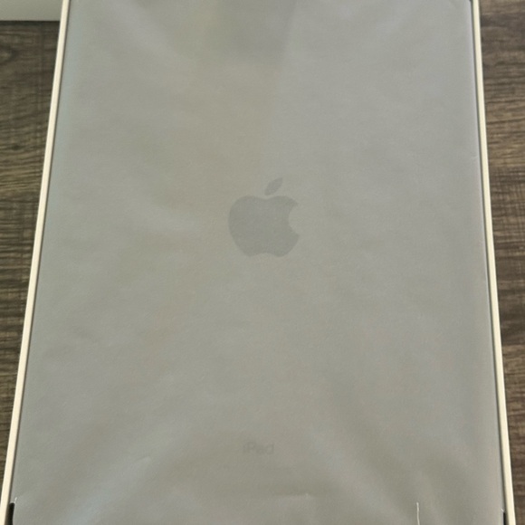 iPad - Sleek midnight 9th GEN 2023 10.2 inch screen laptop case included - Picture 7 of 17